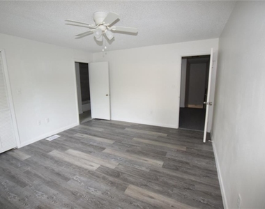 908 Sumter Street - Photo Thumbnail 23