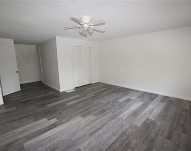 908 Sumter Street - Photo Thumbnail 17