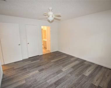 908 Sumter Street - Photo Thumbnail 11
