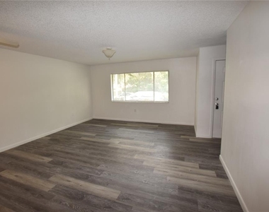 908 Sumter Street - Photo Thumbnail 6