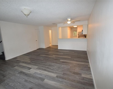 908 Sumter Street - Photo Thumbnail 4