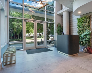 525 E Jackson Street - Photo Thumbnail 2