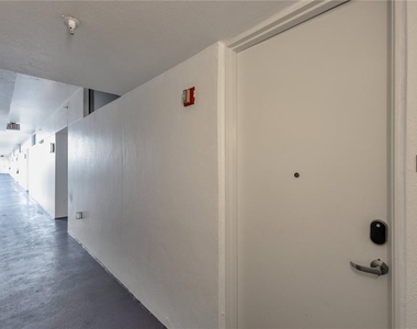 525 E Jackson Street - Photo Thumbnail 5