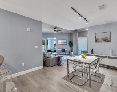 525 E Jackson Street - Photo Thumbnail 10