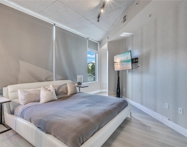 525 E Jackson Street - Photo Thumbnail 18