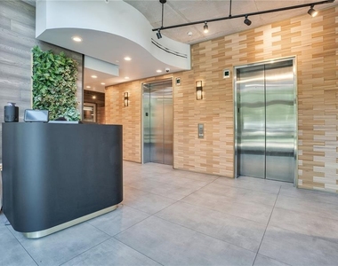 525 E Jackson Street - Photo Thumbnail 3