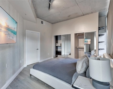 525 E Jackson Street - Photo Thumbnail 17
