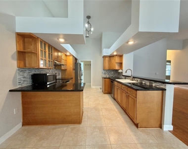 10341 Cypress Isle Court - Photo Thumbnail 14