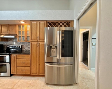 10341 Cypress Isle Court - Photo Thumbnail 17