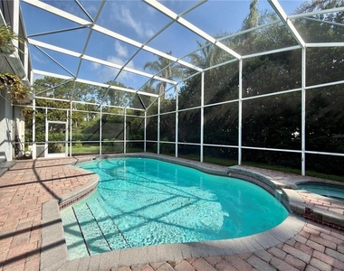 10341 Cypress Isle Court - Photo Thumbnail 4