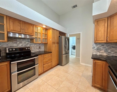 10341 Cypress Isle Court - Photo Thumbnail 15