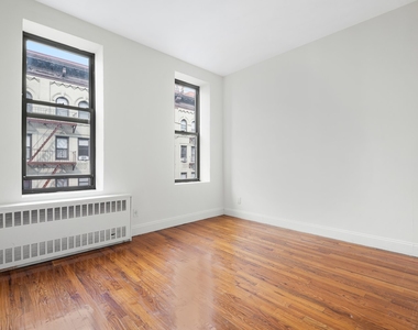 226 East 25th Street - Photo Thumbnail 2