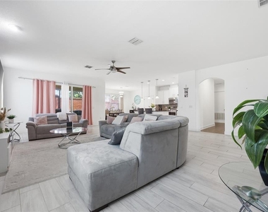 3316 Mccormick Woods Drive - Photo Thumbnail 3