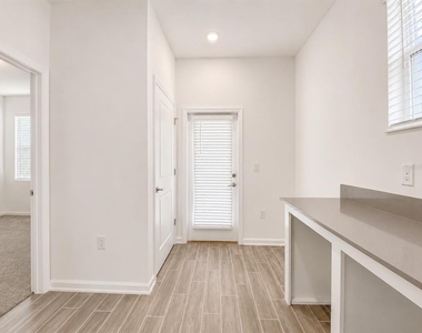 1432 Viscaya Cove Boulevard - Photo Thumbnail 10