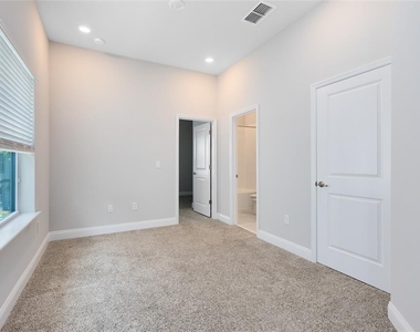 8673 Tavistock Lakes Boulevard - Photo Thumbnail 13