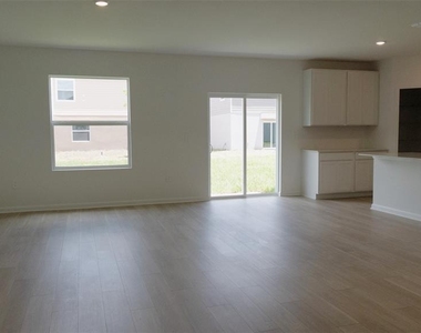 6433 Domizio Drive - Photo Thumbnail 8