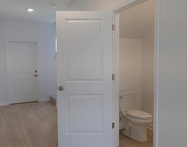 6433 Domizio Drive - Photo Thumbnail 20