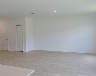 6433 Domizio Drive - Photo Thumbnail 3