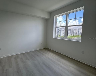 5579 Millenia Park Boulevard - Photo Thumbnail 12