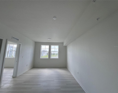 5579 Millenia Park Boulevard - Photo Thumbnail 9