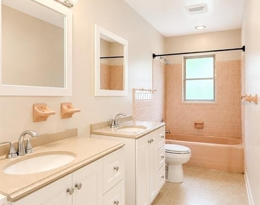 1675 De Leon Street - Photo Thumbnail 13