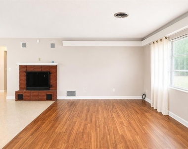 1675 De Leon Street - Photo Thumbnail 1