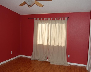 423 Wilton Circle - Photo Thumbnail 14
