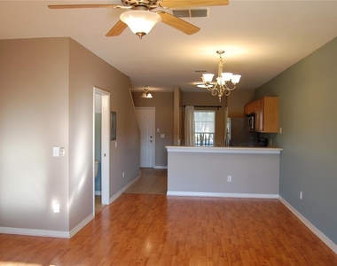 423 Wilton Circle - Photo Thumbnail 8