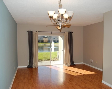 423 Wilton Circle - Photo Thumbnail 5
