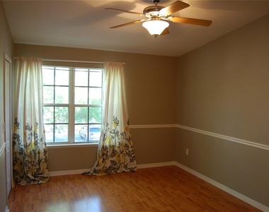 423 Wilton Circle - Photo Thumbnail 12