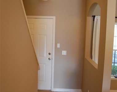 423 Wilton Circle - Photo Thumbnail 10