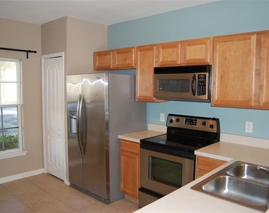 423 Wilton Circle - Photo Thumbnail 4