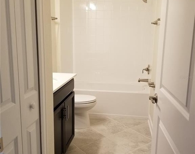 11142 Longleaf Woods Drive - Photo Thumbnail 5