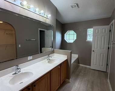 5539 Sycamore Canyon Drive - Photo Thumbnail 15