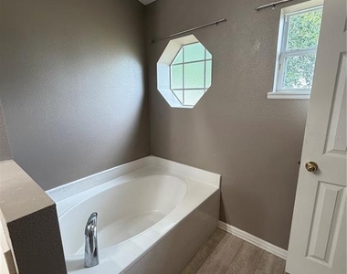 5539 Sycamore Canyon Drive - Photo Thumbnail 16