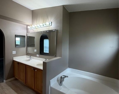 5539 Sycamore Canyon Drive - Photo Thumbnail 18