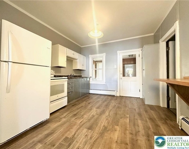 268 Avenue A - Photo Thumbnail 2
