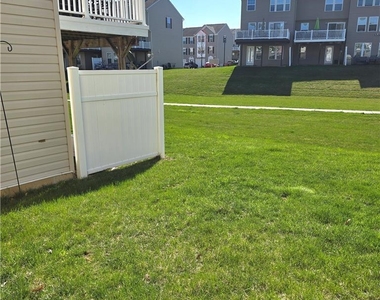 17 Red Rose Lane - Photo Thumbnail 8