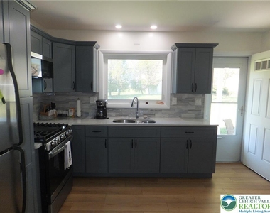 1264 California Avenue - Photo Thumbnail 11
