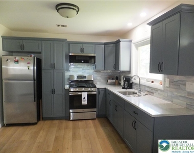 1264 California Avenue - Photo Thumbnail 9
