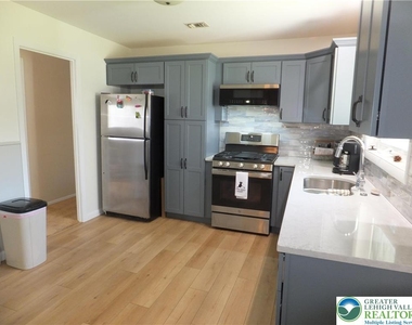 1264 California Avenue - Photo Thumbnail 7
