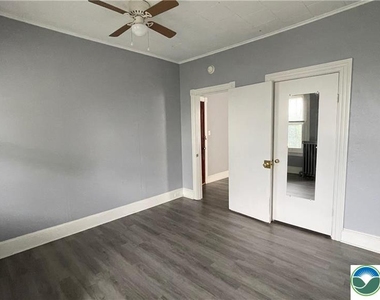 330 E Goepp Street - Photo Thumbnail 3
