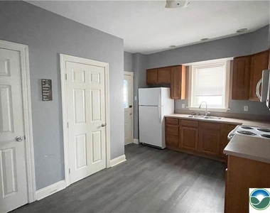 330 E Goepp Street - Photo Thumbnail 2