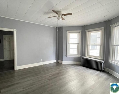330 E Goepp Street - Photo Thumbnail 4