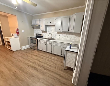 840 W Walnut Street - Photo Thumbnail 9