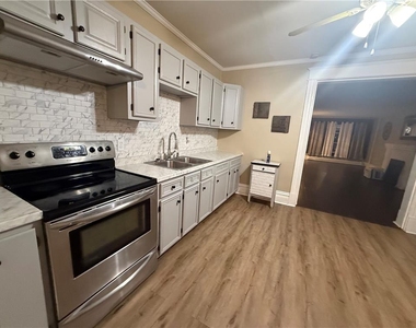 840 W Walnut Street - Photo Thumbnail 12