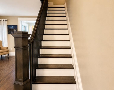 840 W Walnut Street - Photo Thumbnail 3