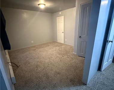 840 W Walnut Street - Photo Thumbnail 27