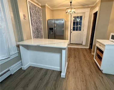 840 W Walnut Street - Photo Thumbnail 7