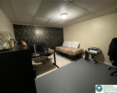1656 Angela Drive - Photo Thumbnail 15